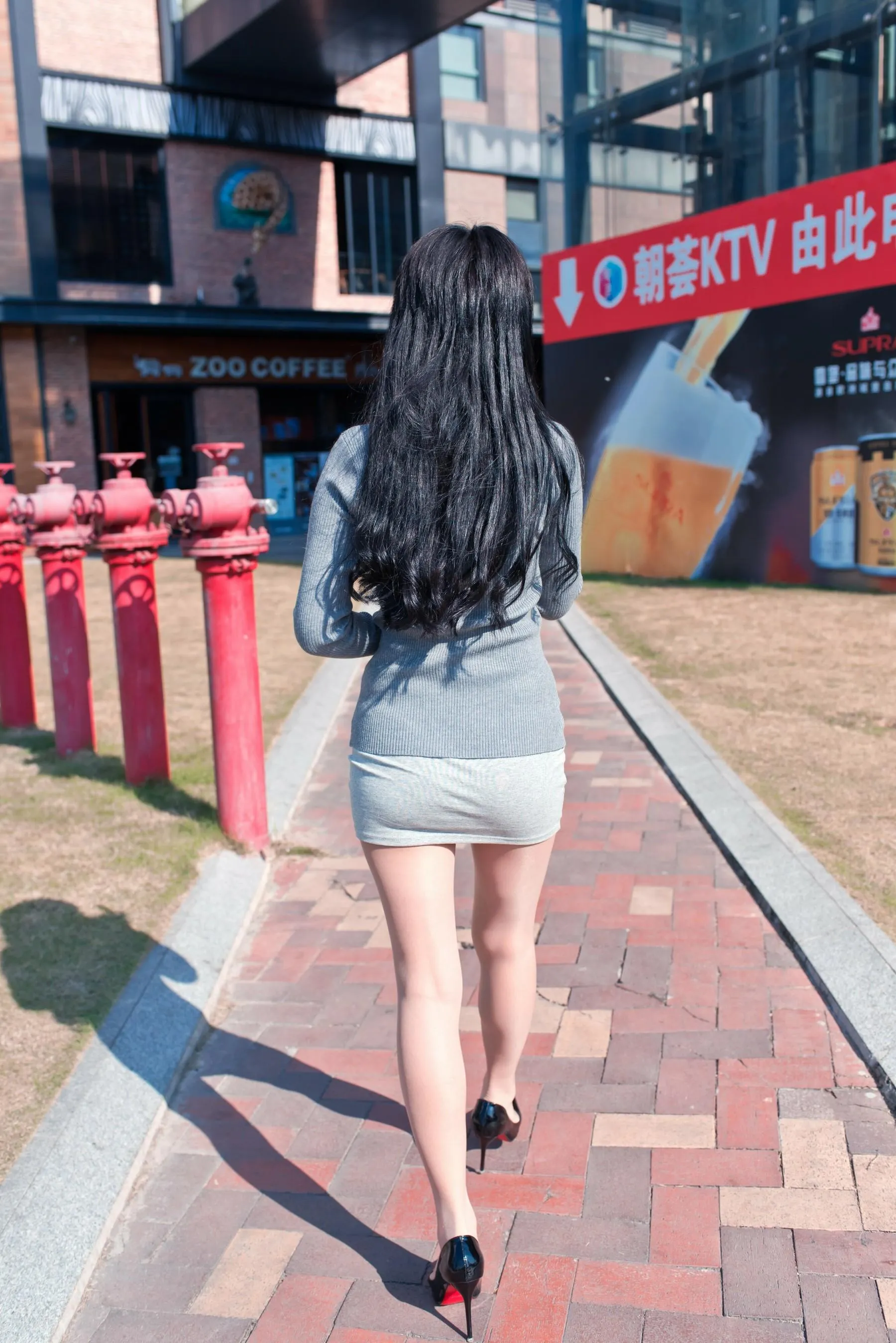 [魔镜街拍] NO.090 短裙肉丝黑高跟鞋外拍 [269P]插图4